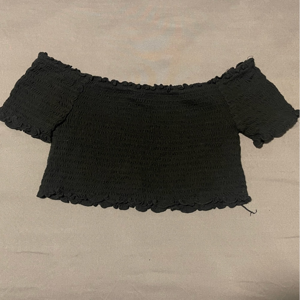 Ambiance cropped black off the shoulder